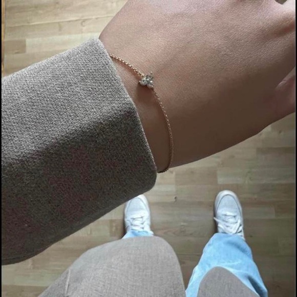 Mejuri Lotus Bracelet - Picture 3 of 4